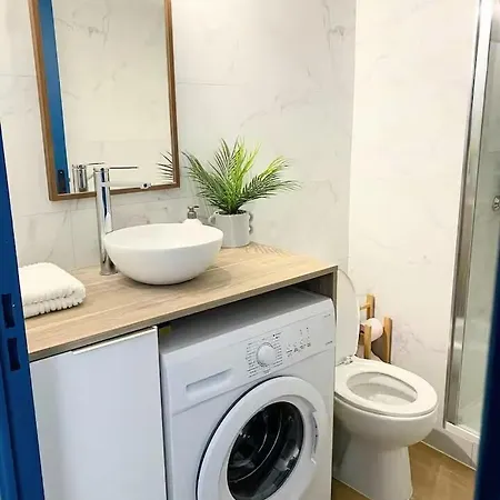 Charming Close To Tram A Palais De Justice